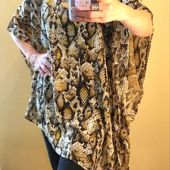 Ladies sheer assymetrical tunic- - Picture 2 of 5